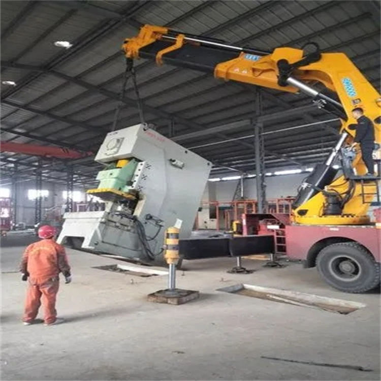 朝阳吊车出租:了解使用注意事项和“十不吊”规定!